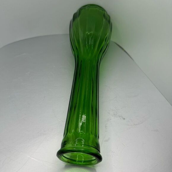 Vintage Emerald Green Ribbed Scalloped Bud Flower Vase - Picture 3 of 5